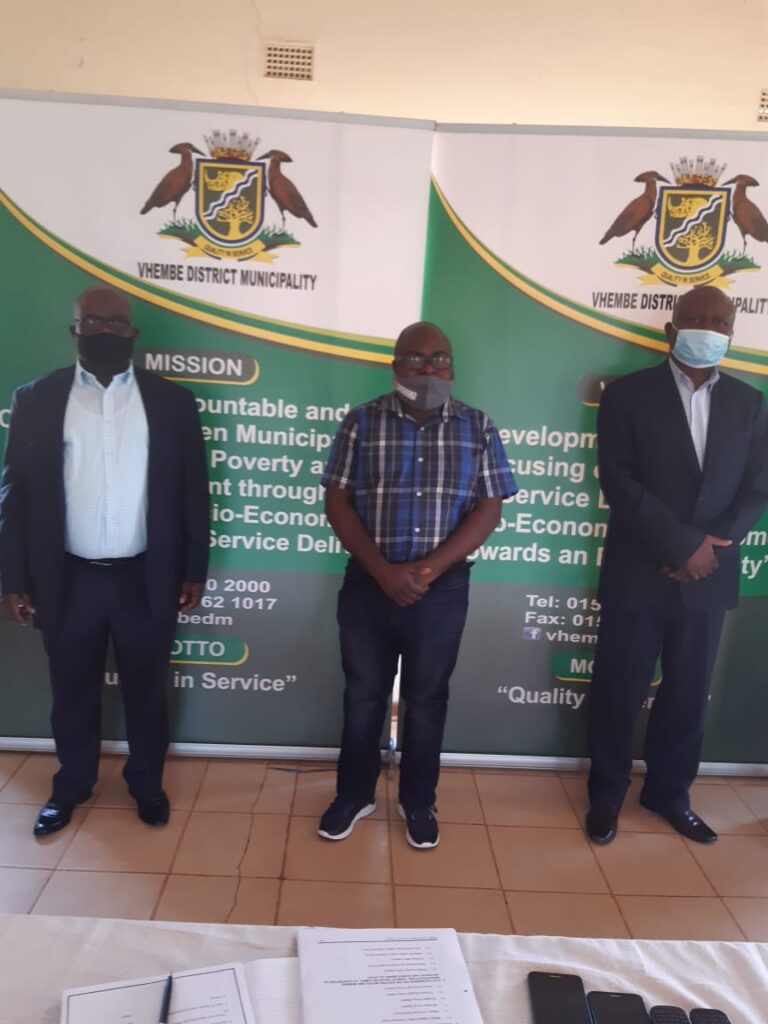Makhado mayor Samuel Munyai, Hosi Njhakanjhaka and Vhembe District Municipality Executive Mayor  Dowelani Nenguda